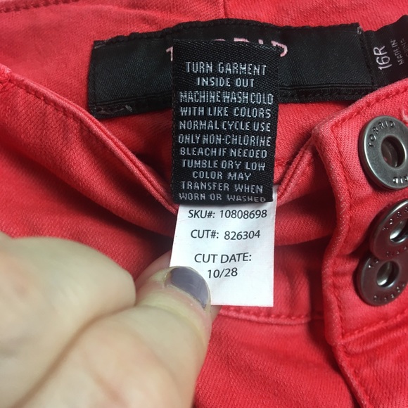 Torrid Stiletto Zip Cropped Jegging - Tomato Red - Picture 4 of 9